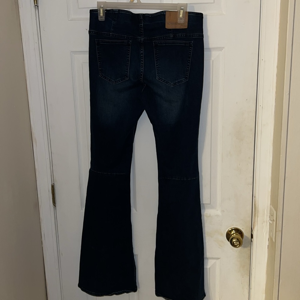 Band of Gypsies Stretchy Flare Jeans 28 - Picture 2 of 10